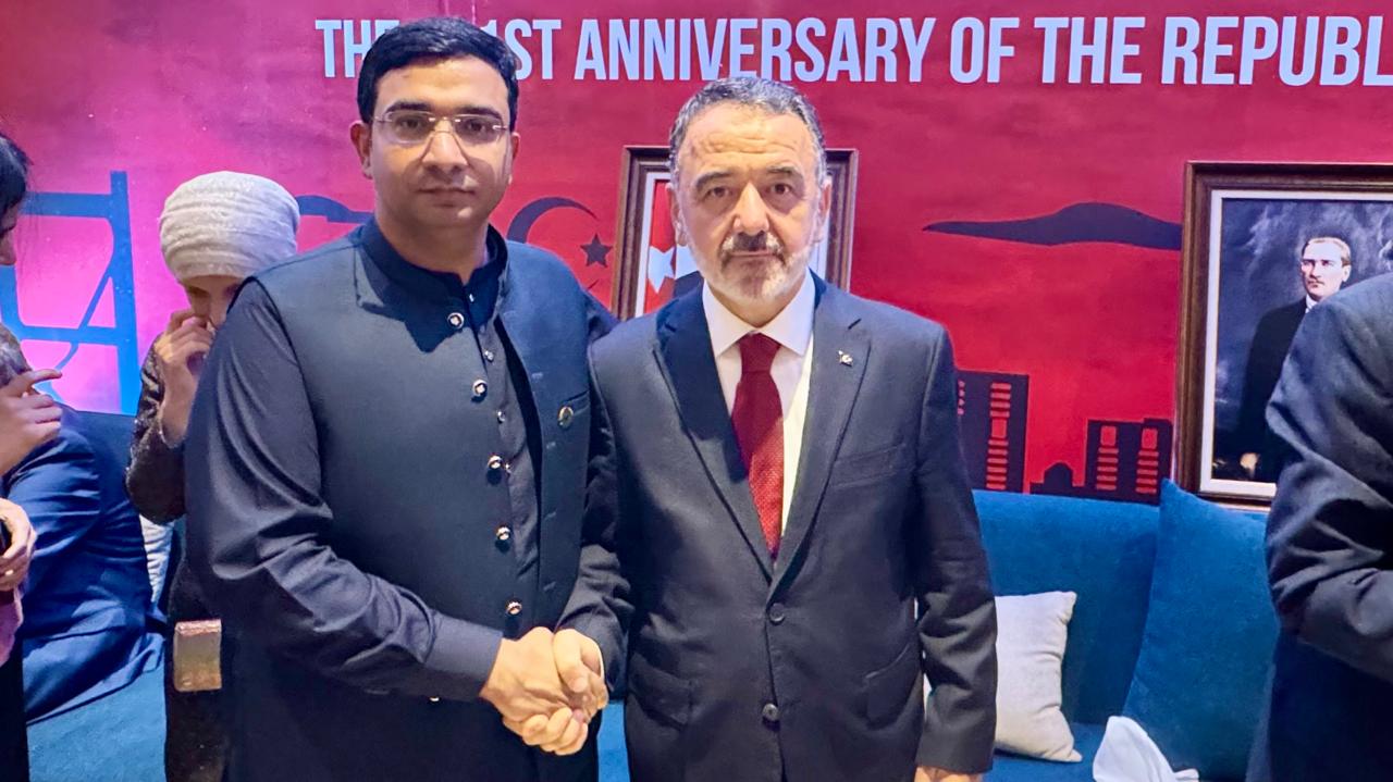 Mr. Binyameen Shahid, Regional Manager Sui Northern Gas Pipeline (SNGPL) visited Sargodha Chamber of Small Traders & Small Industries. He warmly welcomed by Mr. Muhammad Hassan Yousaf , President Sargodha Chamber of Small Traders & Small Industries along with Chairman Founder Business Group Mr. Dr. Imtiaz Ahmed And Senior Vice President Mr. Nisar Ali Vice President Jamil Akhtar